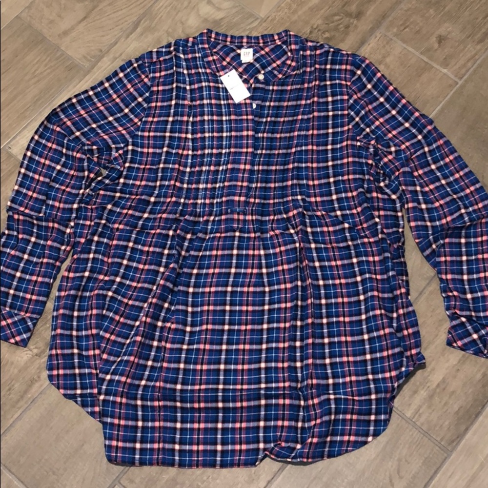 NWT Gap Maternity plaid pintuck shirt; Size L